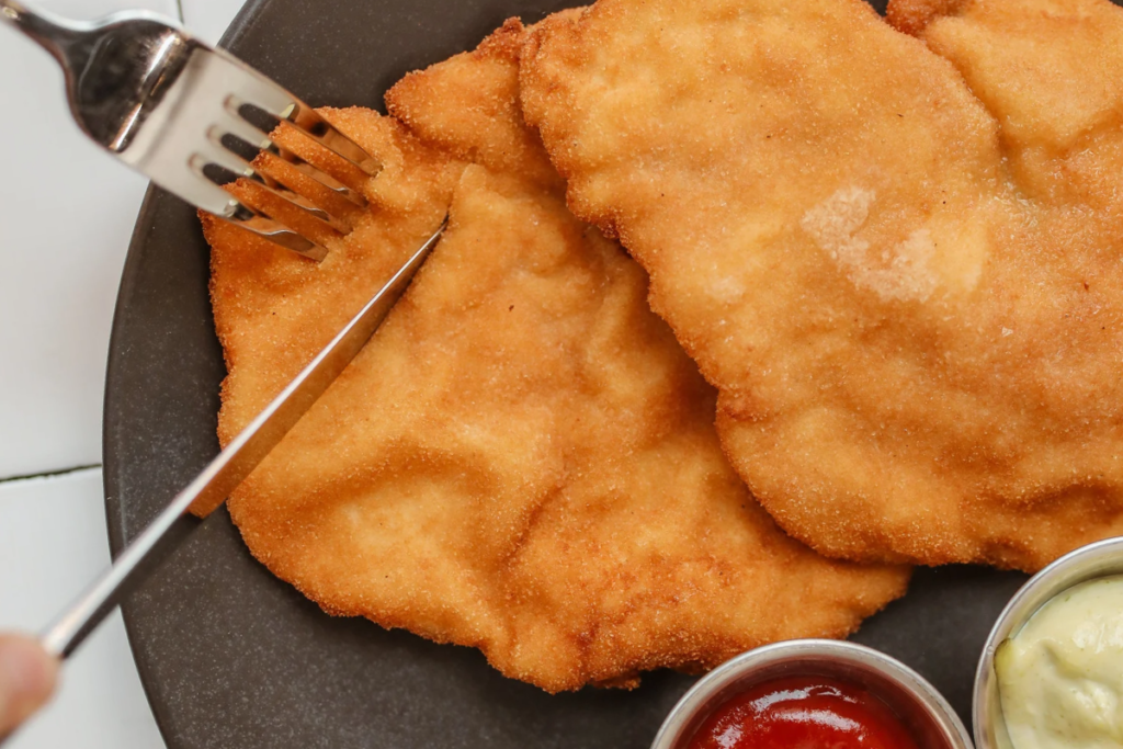 Conocé qué es el batter, cómo mejora la adherencia del rebozado y cuáles son sus beneficios en milanesas, nuggets y otros productos rebozados.